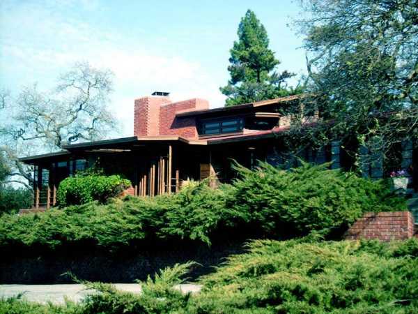 Hanna House, front view. Photograph copyright  2000 by Tom Horton.